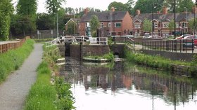 Montgomery Canal, restored lock in Welshpool (© © Copyright John Haynes (http://www.geograph.org.uk/profile/2076) and licensed for reuse (http://www.geograph.org.uk/reuse.php?id=47015) under this Creative Commons Licence (https://creativecommons.org/licenses/by-sa/2.0/).)