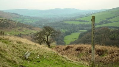 Public Footpath, Derbyshire  (© © Copyright Andrew Tryon (https://www.geograph.org.uk/profile/104377) and licensed for reuse (http://www.geograph.org.uk/reuse.php?id=4804964) under this Creative Commons Licence (https://creativecommons.org/licenses/by-sa/2.0/).)