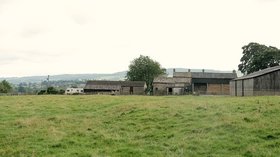 Howe Hills Farm  (© © Copyright Jay Pea (https://www.geograph.org.uk/profile/73422) and licensed for reuse (http://www.geograph.org.uk/reuse.php?id=4671207) under this Creative Commons Licence (https://creativecommons.org/licenses/by-sa/2.0/).)