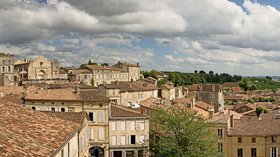 In Gironde region: Panorama de Saint Emilion (© By Didier Descouens (Own work) [CC BY-SA 4.0 (http://creativecommons.org/licenses/by-sa/4.0)], via Wikimedia Commons (original photo:https://commons.wikimedia.org/wiki/File:Panorama_de_Saint_Emilion_-_Gironde.jpg))