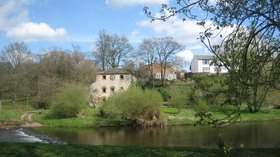 Appleby water mill beside the River Eden  (© © Copyright Paul Harris (https://www.geograph.org.uk/profile/40362) and licensed for reuse (http://www.geograph.org.uk/reuse.php?id=1675665) under this Creative Commons Licence (https://creativecommons.org/licenses/by-sa/2.0/).)