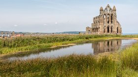 Whitby Abbey, North Yorkshire  (© © Copyright Christine Matthews (https://www.geograph.org.uk/profile/1777) and licensed for reuse (https://www.geograph.org.uk/reuse.php?id=4071885) under this Creative Commons Licence (https://creativecommons.org/licenses/by-sa/2.0/).)