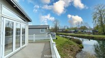 Lodges for Sale Northampton - Lodges for sale at Billing Aquadrome - lakeside views.