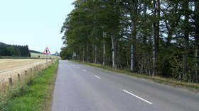Going to Insch, close to the caravan site (© Ann Harrison / The B9002 Going to Insch, via Wikimedia Commons (original photo: https://commons.wikimedia.org/wiki/File:The_B9002_Going_to_Insch_-_geograph.org.uk_-_1514345.jpg))