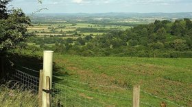 Towards the Vale of Evesham  (© © Copyright Derek Harper (https://www.geograph.org.uk/profile/5089) and licensed for reuse (https://www.geograph.org.uk/reuse.php?id=5456487) under this Creative Commons Licence (https://creativecommons.org/licenses/by-sa/2.0/).)