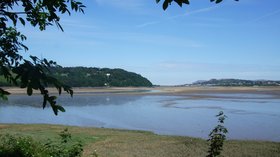 Glan Conwy (© Richard Hoare [CC BY-SA 2.0 (http://creativecommons.org/licenses/by-sa/2.0)], via Wikimedia Commons (original photo: https://commons.wikimedia.org/wiki/File:Who_has_stolen_the_river_at_Glan_Conwy%3F_-_geograph.org.uk_-_1917182.jpg))