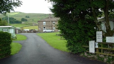 Bainbridge Ings Caravan and Camping Site, Hawes (© © Copyright Paul Shreeve (http://www.geograph.org.uk/profile/20403) and licensed for reuse (http://www.geograph.org.uk/reuse.php?id=1378518) under this Creative Commons Licence (https://creativecommons.org/licenses/by-sa/2.0/).)
