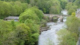 Richmond Bridge, Richmond, North Yorkshire  (© © Copyright Derek Voller (https://www.geograph.org.uk/profile/34885) and licensed for reuse (https://www.geograph.org.uk/reuse.php?id=4514303) under this Creative Commons Licence (https://creativecommons.org/licenses/by-sa/2.0/).)