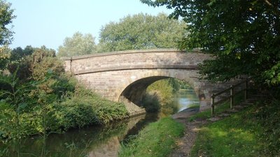 Bridge number 33, Macclesfield Canal (© michael ely / Bridge number 33, Macclesfield Canal, via Wikimedia Commons (original photo: https://commons.wikimedia.org/wiki/File:Bridge_number_33,_Macclesfield_Canal_-_geograph.org.uk_-_261306.jpg))