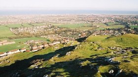 Prestatyn - view over town from Dyserth (© © Copyright Chris Downer (http://www.geograph.org.uk/profile/14700) and licensed for reuse (http://www.geograph.org.uk/reuse.php?id=448510) under this Creative Commons Licence (https://creativecommons.org/licenses/by-sa/2.0/).)