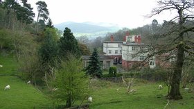 Tiger Hall, Church Stretton  (© © Copyright Peter Evans (http://www.geograph.org.uk/profile/13112) and licensed for reuse (http://www.geograph.org.uk/reuse.php?id=1247433) under this Creative Commons Licence (https://creativecommons.org/licenses/by-sa/2.0/).)