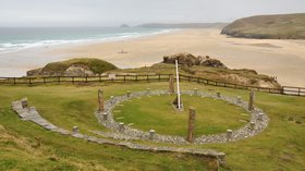 Perranporth Sundial (© By Nilfanion (Own work) [CC BY-SA 3.0 (https://creativecommons.org/licenses/by-sa/3.0) or GFDL (http://www.gnu.org/copyleft/fdl.html)], via Wikimedia Commons (GFDL copy: https://en.wikipedia.org/wiki/GNU_Free_Documentation_License))