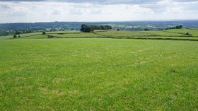 Grassland sloping down towards Ashbourne  - Grassland sloping down towards Ashbourne (© © Copyright Bill Boaden (https://www.geograph.org.uk/profile/42541) and licensed for reuse (http://www.geograph.org.uk/reuse.php?id=4798390) under this Creative Commons Licence (https://creativecommons.org/licenses/by-sa/2.0/).)