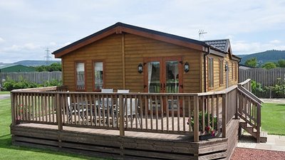 External view of lodge - Outside the hire lodge (© York House Leisure)