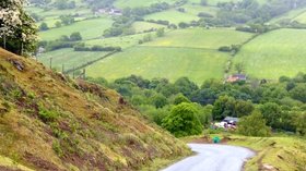 Rosedale Chimney Bank  (© © Copyright David Smith (https://www.geograph.org.uk/profile/708) and licensed for reuse (http://www.geograph.org.uk/reuse.php?id=4566129) under this Creative Commons Licence (https://creativecommons.org/licenses/by-sa/2.0/).)