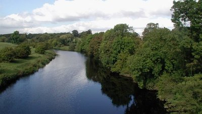 The River Wharfe, Tadcaster  (© © Copyright Paul Glazzard (https://www.geograph.org.uk/profile/6470) and licensed for reuse (http://www.geograph.org.uk/reuse.php?id=574173) under this Creative Commons Licence (https://creativecommons.org/licenses/by-sa/2.0/).)