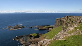 Garrisdale Point, Isle of Canna near the caravan site (© Patrick De Jode [CC BY-SA 2.0 (https://creativecommons.org/licenses/by-sa/2.0)], via Wikimedia Commons (original photo: https://commons.wikimedia.org/wiki/File:Garrisdale_Point,_Isle_of_Canna_-_geograph.org.uk_-_427828.jpg))
