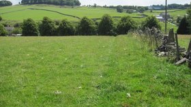 Footpath towards Dukes Drive  (© © Copyright Chris Wimbush (https://www.geograph.org.uk/profile/5136) and licensed for reuse (http://www.geograph.org.uk/reuse.php?id=2526148) under this Creative Commons Licence (https://creativecommons.org/licenses/by-sa/2.0/).)