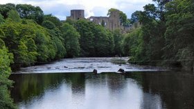 Barnard Castle and the River Tees  (© © Copyright David Dixon (https://www.geograph.org.uk/profile/43729) and licensed for reuse (https://www.geograph.org.uk/reuse.php?id=2482311) under this Creative Commons Licence (https://creativecommons.org/licenses/by-sa/2.0/).)