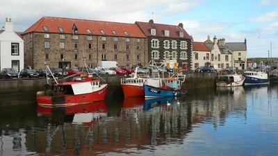 Eyemouth Harbour at High Tide (© © Copyright cathietinn (https://www.geograph.org.uk/profile/4033) and licensed for reuse (http://www.geograph.org.uk/reuse.php?id=532301) under this Creative Commons Licence (https://creativecommons.org/licenses/by-sa/2.0/).)