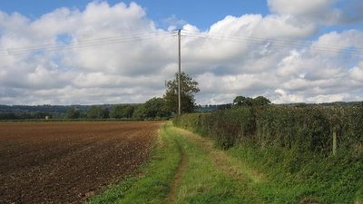 The Monarch's Way near Moreton in Marsh  (© © Copyright David Stowell (https://www.geograph.org.uk/profile/120) and licensed for reuse (http://www.geograph.org.uk/reuse.php?id=246762) under this Creative Commons Licence (https://creativecommons.org/licenses/by-sa/2.0/).)