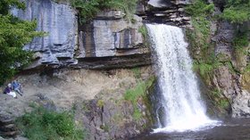 Ingleton falls (© By Immanuel Giel (Own work) [Public domain], via Wikimedia Commons)