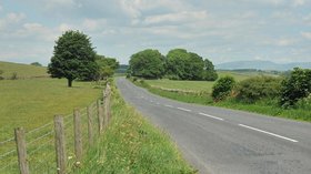 Road from Lancaster to Kirkby Lonsdale  (© © Copyright Steven Brown (https://www.geograph.org.uk/profile/16100) and licensed for reuse (http://www.geograph.org.uk/reuse.php?id=1923815) under this Creative Commons Licence (https://creativecommons.org/licenses/by-sa/2.0/).)