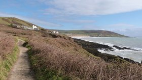 Looking East towards Croyde Bay on The SW Coast Path below Baggy Point, Devon  (© © Copyright Derek Voller (https://www.geograph.org.uk/profile/34885) and licensed for reuse (https://www.geograph.org.uk/reuse.php?id=5741098) under this Creative Commons Licence (https://creativecommons.org/licenses/by-sa/2.0/).)