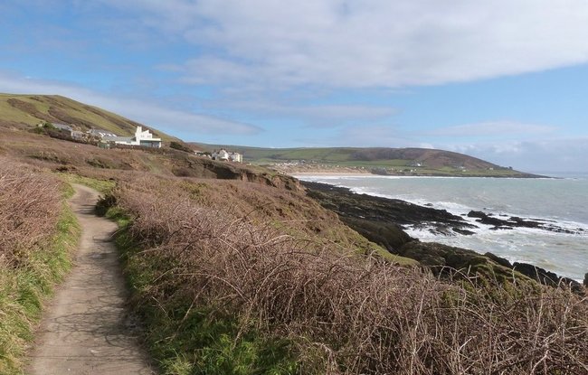 Looking East towards Croyde Bay on The SW Coast Path below Baggy Point, Devon  (© © Copyright Derek Voller (https://www.geograph.org.uk/profile/34885) and licensed for reuse (https://www.geograph.org.uk/reuse.php?id=5741098) under this Creative Commons Licence (https://creativecommons.org/licenses/by-sa/2.0/).)