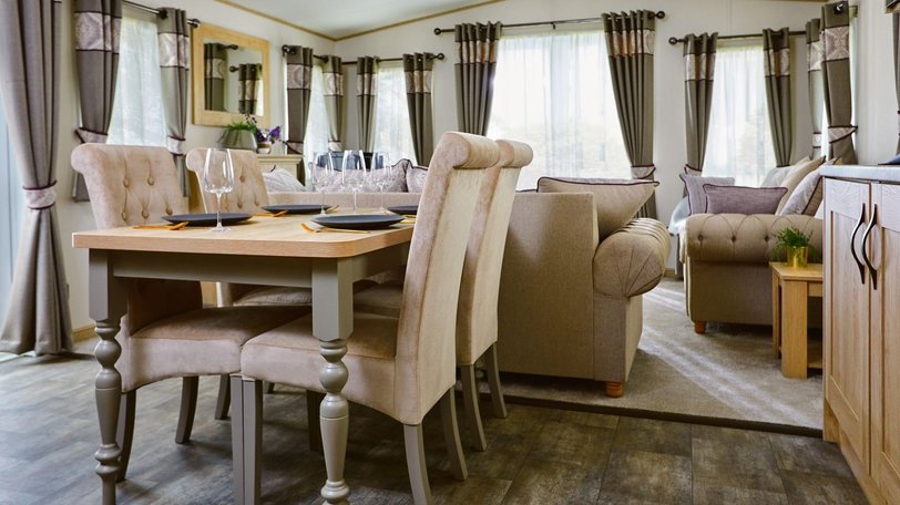 Residential park homes in County Durham - Stylish dining and lounge area in a luxury bungalow at Heron Park