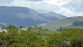 View to the hills of the Lake District from the outskirts of Cockermouth  (© © Copyright Sarah Charlesworth (https://www.geograph.org.uk/profile/26528) and licensed for reuse (http://www.geograph.org.uk/reuse.php?id=4982507) under this Creative Commons Licence (https://creativecommons.org/licenses/by-sa/2.0/).)