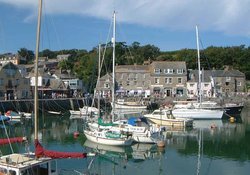 Padstow (© Mick Knapton at the English language Wikipedia [GFDL (http://www.gnu.org/copyleft/fdl.html) or CC-BY-SA-3.0 (http://creativecommons.org/licenses/by-sa/3.0/)], via Wikimedia Commons (GFDL copy: https://en.wikipedia.org/wiki/GNU_Free_Documentation_License, original photo: https://commons.wikimedia.org/wiki/File:Padstow_1.jpg))