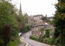 Looking up Town Hill to the Church and St Agnes Hotel (© Tony Atkin [CC BY-SA 2.0 (https://creativecommons.org/licenses/by-sa/2.0)], via Wikimedia Commons (original photo: https://commons.wikimedia.org/wiki/File:Looking_up_Town_Hill_to_the_Church_and_St_Agnes_Hotel_-_geograph.org.uk_-_68769.jpg))