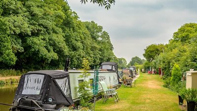 Self-catering holiday in Lancashire Holiday park in Lancashire - Holiday on the tranquil banks of the Leeds to Liverpool canal