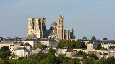 La cathédrale de Laon (© By Pline (Own work) [CC BY-SA 3.0 (http://creativecommons.org/licenses/by-sa/3.0)], via Wikimedia Commons)