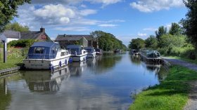 Lancaster Canal, Garstang  (© © Copyright David Dixon (https://www.geograph.org.uk/profile/43729) and licensed for reuse (http://www.geograph.org.uk/reuse.php?id=2527441) under this Creative Commons Licence (https://creativecommons.org/licenses/by-sa/2.0/).)