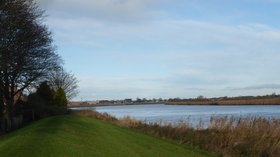 The River Ouse at Goole Reach near the caravan site (© © Copyright Graham Hogg (https://www.geograph.org.uk/profile/47667) and licensed for reuse (http://www.geograph.org.uk/reuse.php?id=4280371) under this Creative Commons Licence (https://creativecommons.org/licenses/by-sa/2.0/).)