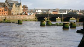 River Ayr and old railway bridge to the harbour near the caravan site (© By Rosser1954 (Own work) [CC BY-SA 3.0 (https://creativecommons.org/licenses/by-sa/3.0)], via Wikimedia Commons (original photo: https://commons.wikimedia.org/wiki/File:River_Ayr_and_old_railway_bridge_to_the_harbour.JPG))