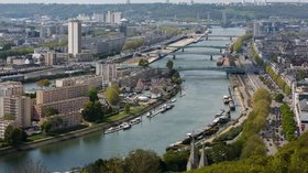 In the region - Rouen France Panoramic View (© © CEphoto, Uwe Aranas / , via Wikimedia Commons (GFDL copy: https://en.wikipedia.org/wiki/GNU_Free_Documentation_License, original photo: https://commons.wikimedia.org/wiki/File:Rouen_France_Panoramic-View-02.jpg))