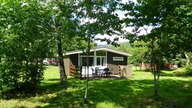 Riverside two bedroom cabin (cabin 4) - Two bedroom cabin with double and twin room (© Invermoriston holidays)