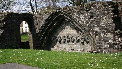 Tavistock Abbey (© Tony Atkin [CC BY-SA 2.0 (https://creativecommons.org/licenses/by-sa/2.0)], via Wikimedia Commons (original photo: https://commons.wikimedia.org/wiki/File:Tavistock_Abbey.jpg))