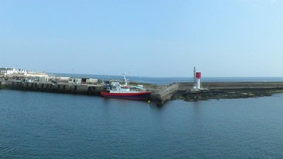 In Finistere region: Port - Panorama (Guilvinec) (© By Gzen92 (Own work) [CC BY-SA 4.0 (http://creativecommons.org/licenses/by-sa/4.0)], via Wikimedia Commons (original photo: https://commons.wikimedia.org/wiki/File:Port_-_Panorama_(Guilvinec)_(2).jpg))