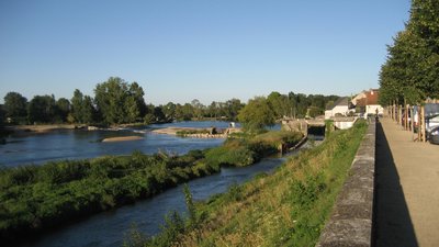 In the Indre-et-Loire region - Cher river at Savonnière (Indre-et-Loire), panoramio (© Maarten Sepp [CC BY-SA 3.0 (http://creativecommons.org/licenses/by-sa/3.0)], via Wikimedia Commons (original photo: https://commons.wikimedia.org/wiki/File:Cher_river_at_Savonni%C3%A8re_(Indre-et-Loire),_France_-_panoramio.jpg))