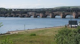 Three bridges at Berwick-upon-Tweed near the caravan park (© © Copyright M J Richardson (https://www.geograph.org.uk/profile/15498) and licensed for reuse (http://www.geograph.org.uk/reuse.php?id=4559560) under this Creative Commons Licence (https://creativecommons.org/licenses/by-sa/2.0/).)