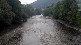 River Severn at Llanidloes (© Row17 [CC BY-SA 2.0 (https://creativecommons.org/licenses/by-sa/2.0)], via Wikimedia Commons (original photo: https://commons.wikimedia.org/wiki/File:River_Severn_at_Llanidloes_-_geograph.org.uk_-_968415.jpg))