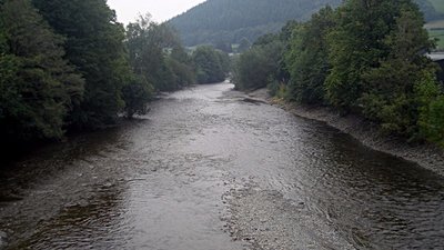 River Severn at Llanidloes (© Row17 [CC BY-SA 2.0 (https://creativecommons.org/licenses/by-sa/2.0)], via Wikimedia Commons (original photo: https://commons.wikimedia.org/wiki/File:River_Severn_at_Llanidloes_-_geograph.org.uk_-_968415.jpg))