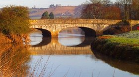 Great Bow Bridge, Langport  (© © Copyright Bill Stilling (http://www.geograph.org.uk/profile/1073) and licensed for reuse (http://www.geograph.org.uk/reuse.php?id=29886) under this Creative Commons Licence (https://creativecommons.org/licenses/by-sa/2.0/).)