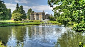 Lake and Hall, Astley Park  (© © Copyright David Dixon (https://www.geograph.org.uk/profile/43729) and licensed for reuse (http://www.geograph.org.uk/reuse.php?id=4024746) under this Creative Commons Licence (https://creativecommons.org/licenses/by-sa/2.0/).)