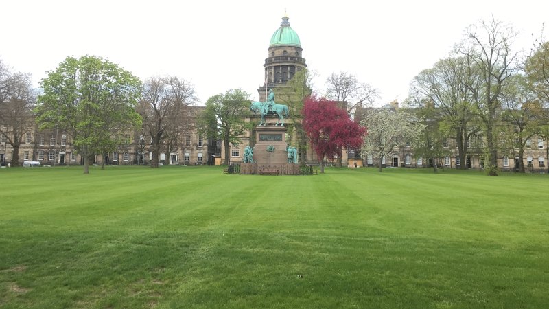 Charlotte Square - Charlotte Square is a garden square in Edinburgh, part of the New Town, designated a UNESCO world Heritage site. (© 2018 Doriane Steyaert)