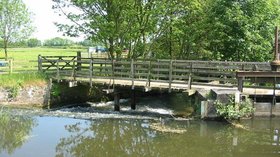 Weir on Pickering Beck at Low Mill, Lendales Lane.  (© © Copyright Phil Catterall (https://www.geograph.org.uk/profile/5995) and licensed for reuse (http://www.geograph.org.uk/reuse.php?id=183157) under this Creative Commons Licence (https://creativecommons.org/licenses/by-sa/2.0/).)